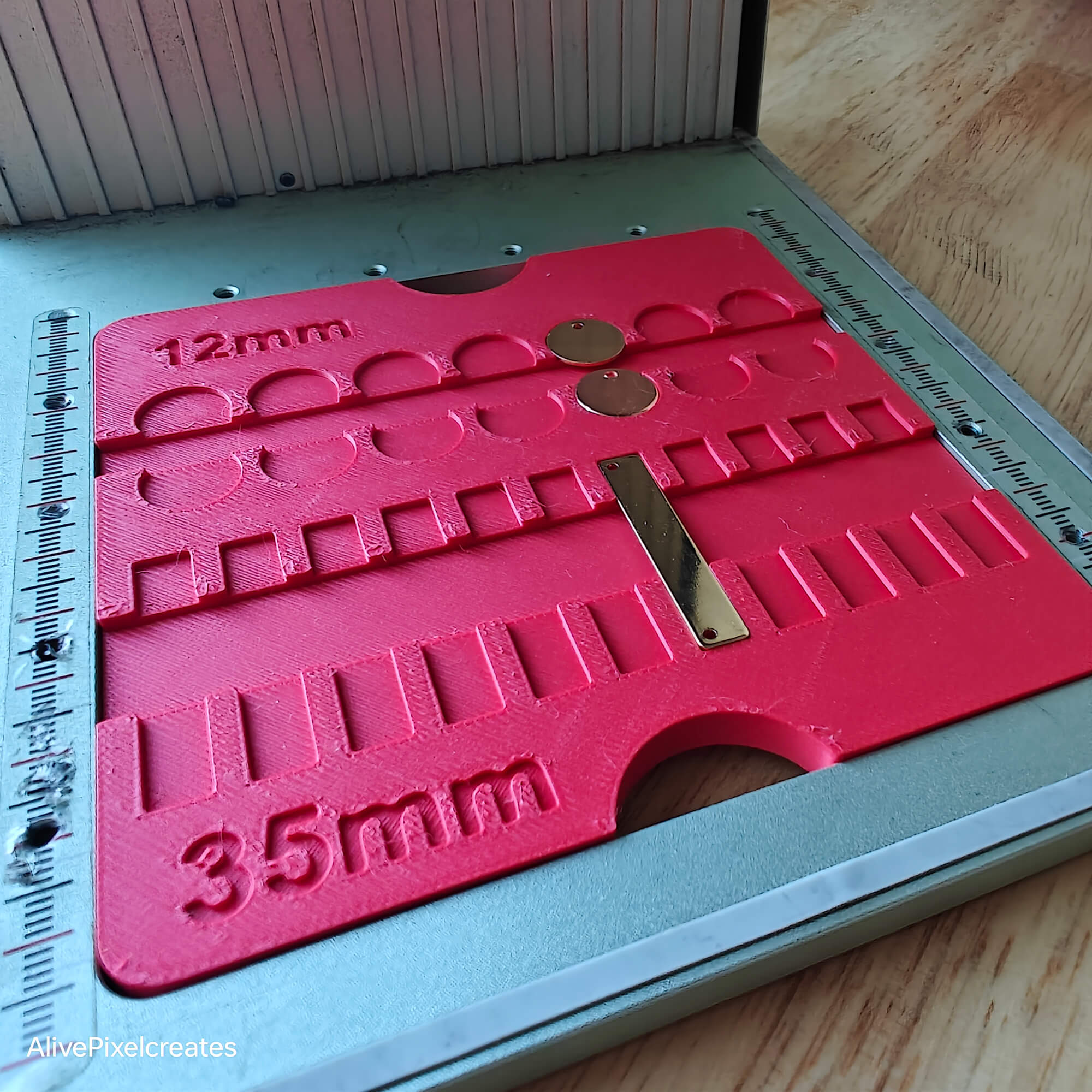 Small Horizontal-Circle Pendant Fixture